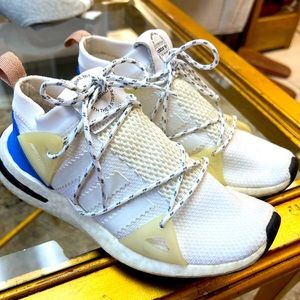 Adidas women’s sneakers size 5.5